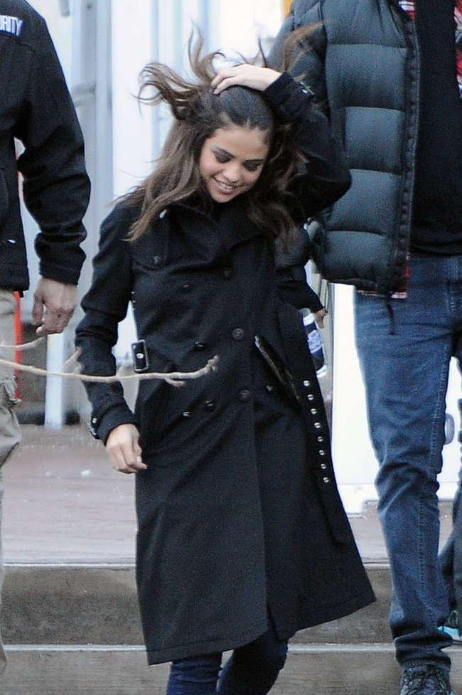 Селена Гомес на прогулке в Парк-сити: selena-gomez---out-in-park-city--16_Starbeat.ru