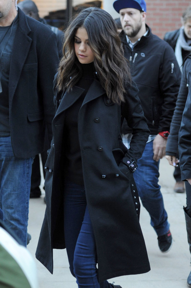 Селена Гомес на прогулке в Парк-сити: selena-gomez---out-in-park-city--21_Starbeat.ru