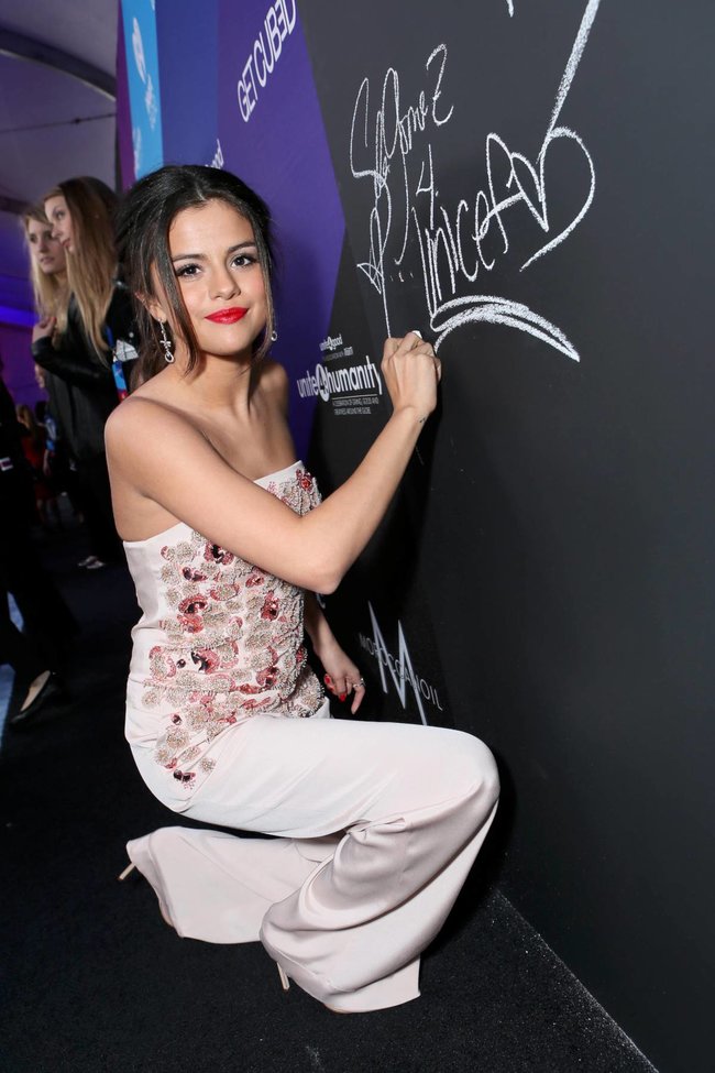 Селена Гомес на вечеринке «The Gillette Leading Man Cam At unite4:humanity»: selena-gomez-132_Starbeat.ru