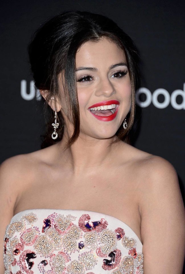 Селена Гомес на вечеринке «The Gillette Leading Man Cam At unite4:humanity»: selena-gomez-52_Starbeat.ru