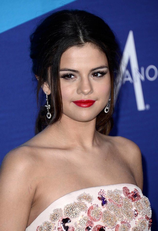 Селена Гомес на вечеринке «The Gillette Leading Man Cam At unite4:humanity»: selena-gomez-82_Starbeat.ru