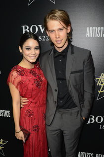 Увеличить фото vanessa-hudgens4_Starbeat.ru Ванесса Хадженс: гала-вечер «Hollywood Domino And Bovet 1822»: vanessa-hudgens4_Starbeat.ru