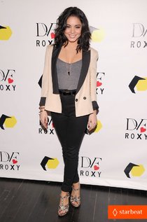 Увеличить фото vanessa-hudgens-dvf-loves-roxy-launch-event-01_Starbeat.ru «DVF Loves Roxy Launch Event»: Ванесса Хадженс: vanessa-hudgens-dvf-loves-roxy-launch-event-01_Starbeat.ru