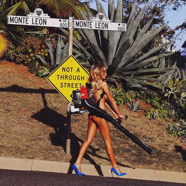 Звёзды вперемешку: подборка фоточек из всяких Инстаграммов: charlotte-mckinney-37_Starbeat.ru