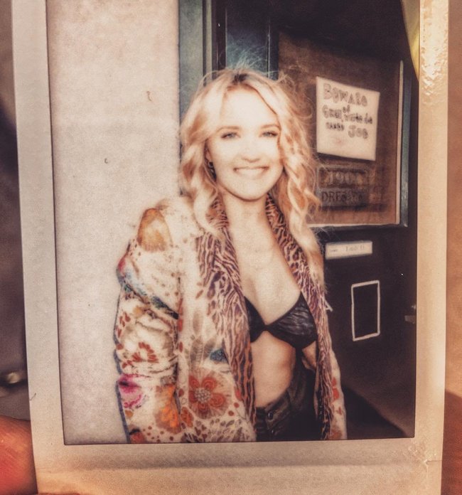 Звёзды вперемешку: подборка фоточек из всяких Инстаграммов: emily-osment-001_Starbeat.ru