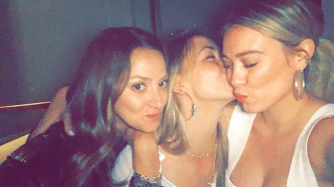 Звёзды вперемешку: подборка фоточек из всяких Инстаграммов: hilary-duff_Starbeat.ru