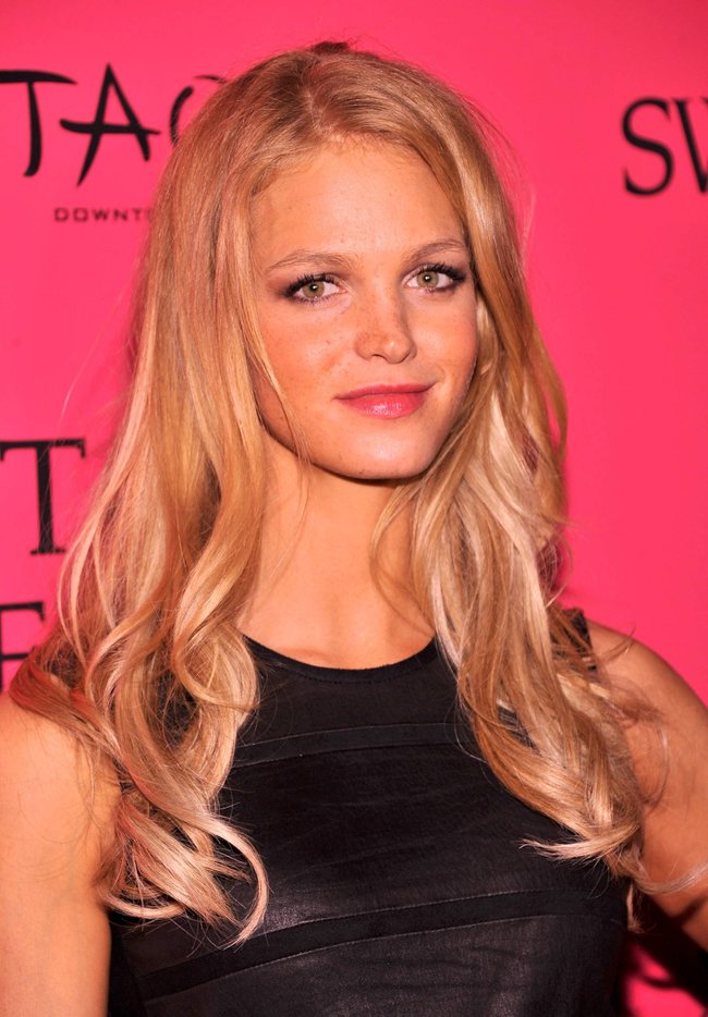 Афтепати модного показа «Victoria’s Secret»: модели и гости: erin-heatherton-12_Starbeat.ru