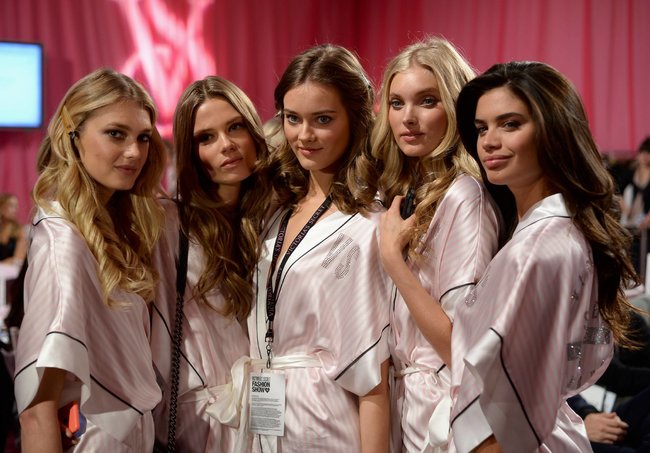Бэкстейдж шоу «Victoria’s Secret» в Нью-Йорке: все модели: elsa-hosk-6_Starbeat.ru
