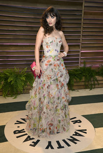 Пост-оскаровская вечеринка «Vanity Fair 2014»: Зоуи Дешанель: zooey-deschanel-oscars-2014---vanity-fair-party--06_Starbeat.ru